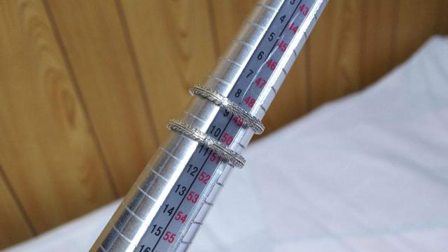 正規良 ラブ&ヘイト 1Pストーン ゴシックフェザーリング SV 11号 ローリーロドキン ナローバンド指輪 ペアリング○重ね付け < ブランド  正規良 ラブ&ヘイト 1Pストーン ゴシックフェザーリング SV 11号 ローリーロドキン ナローバンド指輪 ペアリング○重ね付け < ブランドの