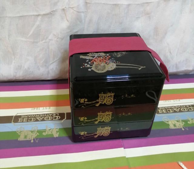 特価★品薄★極美品和食器 木製 三段 三段重 おせちレア大活躍 < インテリア/ライフ  特価★品薄★極美品和食器 木製 三段 三段重 おせちレア大活躍  < インテリア/ライフの