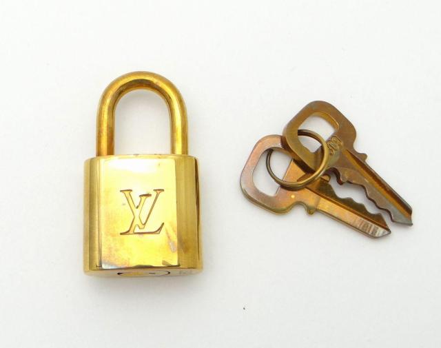 LOUIS VUITTON ���C���B�g�� �p�h���b�N �J�f�i �싞���~��2�{ �S�[���h��USED���y���������z  �� �u�����h�� 