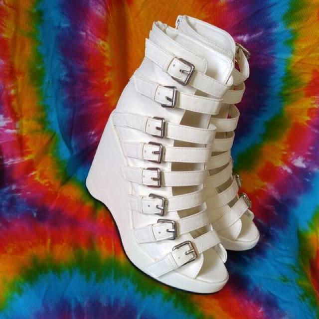 ℃-ute(*´艸`)グラディ&ウェッジ厚底ショートブーツサンダル < 女性ファッション  ℃-ute(*´艸`)グラディ&ウェッジ厚底ショートブーツサンダル < 女性ファッションの