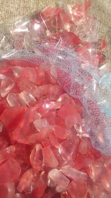 1キロ!赤溶錬水晶原石さざれ石!水に入れると、一段と綺麗に飾れます。 < インテリア/ライフ  1キロ!赤溶錬水晶原石さざれ石!水に入れると、一段と綺麗に飾れます。  < インテリア/ライフの