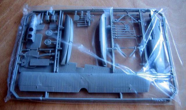 ECAY@1/72@_OX@[hN[U[  zr[ 