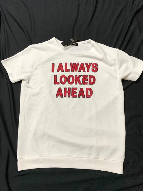 CECIL McBEE セシルマクビー 厚手 Tシャツ ホワイト Mサイズ キラキラ 英字 レッド < ブランド  CECIL McBEE セシルマクビー 厚手 Tシャツ ホワイト Mサイズ キラキラ 英字 レッド < ブランドの