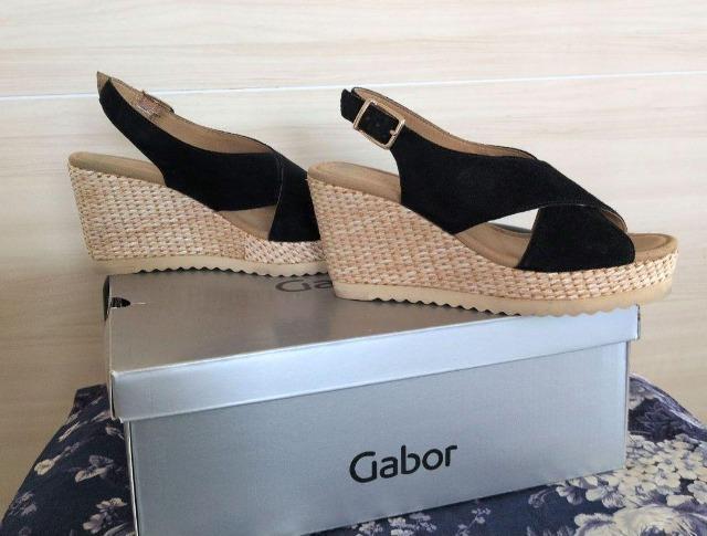 Gabor/ガボールクロスストラップウェッジサンダル/スエード素材/ブラック/黒/サイズ4 1/2/日本サイズ24cm < ブランド  Gabor/ガボールクロスストラップウェッジサンダル/スエード素材/ブラック/黒/サイズ4 1/2/日本サイズ24cm < ブランドの