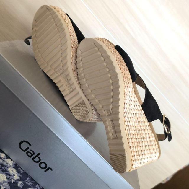 Gabor/ガボールクロスストラップウェッジサンダル/スエード素材/ブラック/黒/サイズ4 1/2/日本サイズ24cm < ブランド  Gabor/ガボールクロスストラップウェッジサンダル/スエード素材/ブラック/黒/サイズ4 1/2/日本サイズ24cm < ブランドの