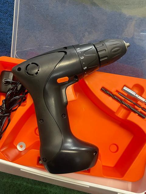 IKEA FIXA 7.2V 電動ドライバードリル 充電器&ビットセット付き IKEA 電動ドライバー 電動工具 充電式 ドリル < 家電/AV IKEA FIXA 7.2V 電動ドライバードリル 充電器&ビットセット付き IKEA 電動ドライバー 電動工具 充電式 ドリル < 家電/AVの