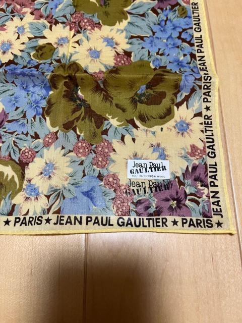 JEAN PAUL GAULTIER ジャンポールゴルチエ 花柄 ハンカチ < ブランド JEAN PAUL GAULTIER ジャンポールゴルチエ 花柄 ハンカチ < ブランドの