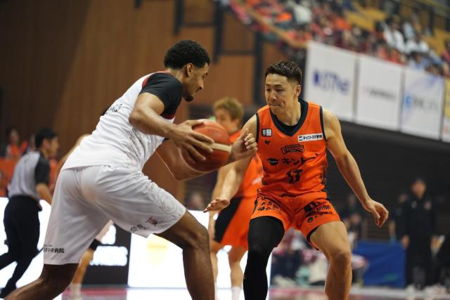 #13 俊野 佳彦選手着用・直筆サイン入り HOMEユニフォーム(上下セット) < レジャー/スポーツ #13 俊野 佳彦選手着用・直筆サイン入り HOMEユニフォーム(上下セット) < レジャー/スポーツの