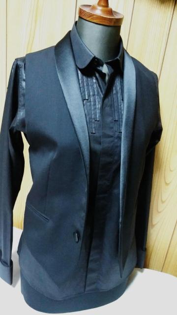 国内正規 美品 ディオールオム スモーキングショールジレ 黒 シャイニー光沢ラペルベスト 最小38 XXS ジャケット以上の存在感 < ブランド  国内正規 美品 ディオールオム スモーキングショールジレ 黒 シャイニー光沢ラペルベスト 最小38 XXS ジャケット以上の存在感 < ブランドの