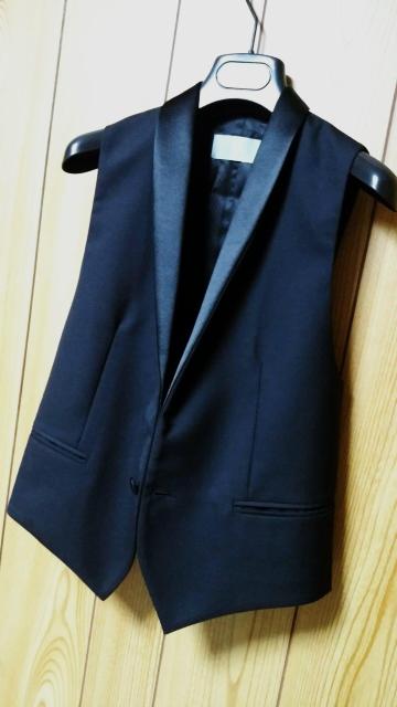 国内正規 美品 ディオールオム スモーキングショールジレ 黒 シャイニー光沢ラペルベスト 最小38 XXS ジャケット以上の存在感 < ブランド  国内正規 美品 ディオールオム スモーキングショールジレ 黒 シャイニー光沢ラペルベスト 最小38 XXS ジャケット以上の存在感 < ブランドの