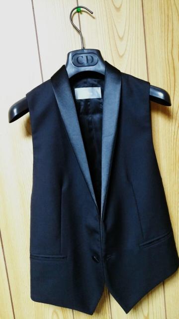 国内正規 美品 ディオールオム スモーキングショールジレ 黒 シャイニー光沢ラペルベスト 最小38 XXS ジャケット以上の存在感 < ブランド  国内正規 美品 ディオールオム スモーキングショールジレ 黒 シャイニー光沢ラペルベスト 最小38 XXS ジャケット以上の存在感 < ブランドの