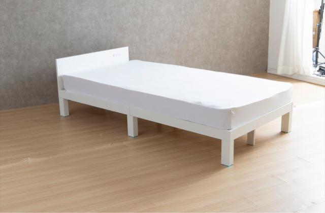 【新品未使用】コンセント付きすのこベッド 天然木 木製 シングル フレームのみ ブラウン < インテリア/ライフ 【新品未使用】コンセント付きすのこベッド 天然木 木製 シングル フレームのみ ブラウン < インテリア/ライフの