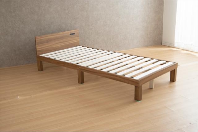 【新品未使用】コンセント付きすのこベッド 天然木 木製 シングル フレームのみ ブラウン < インテリア/ライフ 【新品未使用】コンセント付きすのこベッド 天然木 木製 シングル フレームのみ ブラウン < インテリア/ライフの