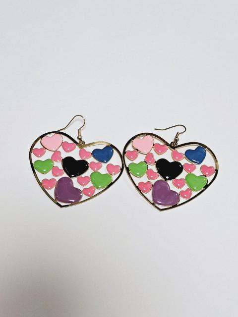 (38) 新品 総柄 カラフルハート gold ぶら下がりピアス < 女性アクセサリー/時計 (38) 新品 総柄 カラフルハート gold ぶら下がりピアス < 女性アクセサリー/時計の