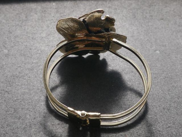 新品 ゴシックアンティーク黒花ブレスレットバングル < 女性アクセサリー/時計  新品 ゴシックアンティーク黒花ブレスレットバングル < 女性アクセサリー/時計の