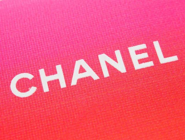 シャネル ワイドリボン ラッピンリボン 限定カラー レッド×ピンク グラデーション ロゴ入り 68.5cm CHANEL【正規品】 < ブランド  シャネル ワイドリボン ラッピンリボン 限定カラー レッド×ピンク グラデーション ロゴ入り 68.5cm CHANEL【正規品】 < ブランドの