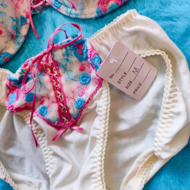 ヴィヴィッドカラー刺繍がエロ可愛ッ。。。E70×M。。ブラジャー&ショーツセット。。。。 < 女性ファッション  ヴィヴィッドカラー刺繍がエロ可愛ッ。。。E70×M。。ブラジャー&ショーツセット。。。。 < 女性ファッションの