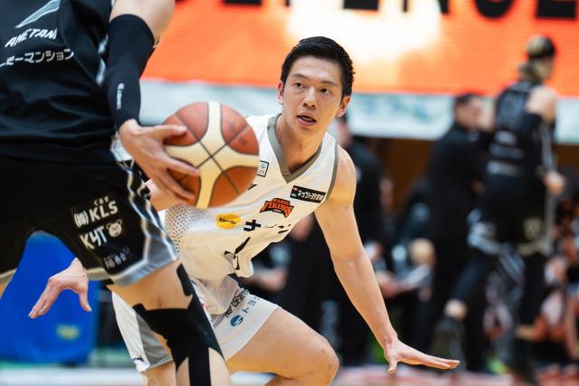 #21 伊藤 良太選手着用・直筆サイン入り AWAYユニフォーム(上下セット) < レジャー/スポーツ #21 伊藤 良太選手着用・直筆サイン入り AWAYユニフォーム(上下セット) < レジャー/スポーツの