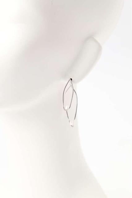 定価3,190円●ROSE BUD●パール付きアシンメティアドロップピアス【新品未使用】アシンメトリー パールピアス●シルバー < ブランド  定価3,190円●ROSE BUD●パール付きアシンメティアドロップピアス【新品未使用】アシンメトリー パールピアス●シルバー < ブランドの