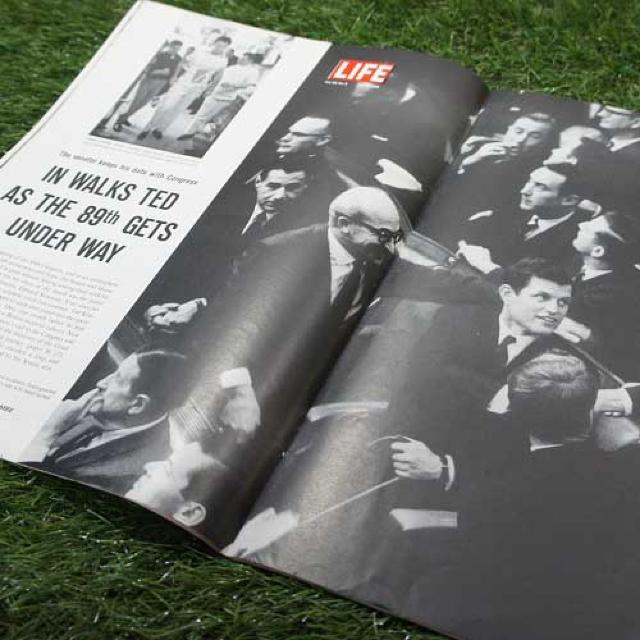 激レア【輸入雑誌】Life/ライフ Ted Kennedy's Recovery -1965.1.15- 【ヴィンテージ物】 < 本/雑誌  激レア【輸入雑誌】Life/ライフ Ted Kennedy's Recovery -1965.1.15- 【ヴィンテージ物】 < 本/雑誌の