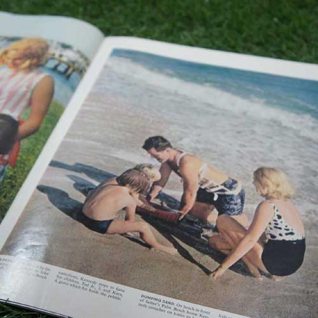 激レア【輸入雑誌】Life/ライフ Ted Kennedy's Recovery -1965.1.15- 【ヴィンテージ物】 < 本/雑誌  激レア【輸入雑誌】Life/ライフ Ted Kennedy's Recovery -1965.1.15- 【ヴィンテージ物】 < 本/雑誌の