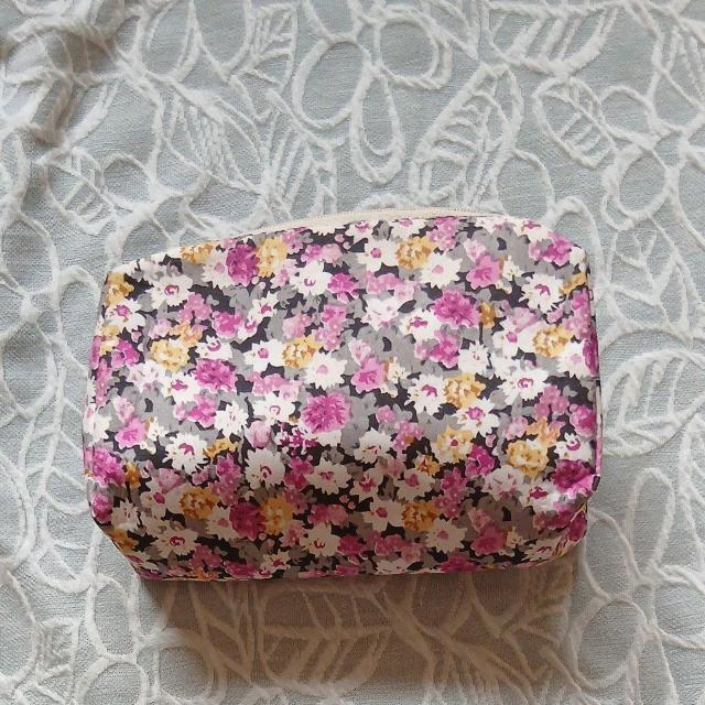 花柄の化粧ポーチ < 女性ファッション 花柄の化粧ポーチ < 女性ファッションの