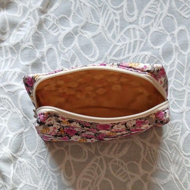 花柄の化粧ポーチ < 女性ファッション 花柄の化粧ポーチ < 女性ファッションの