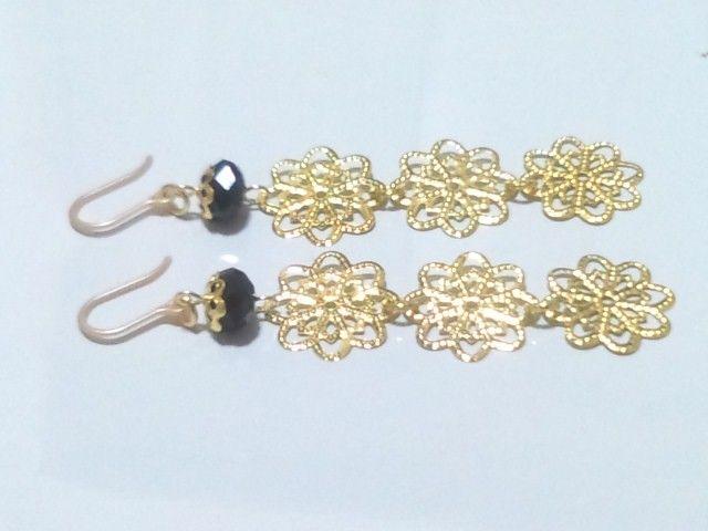 ゴールドお花透かし3連スワロフスキー樹脂フック☆ < 女性アクセサリー/時計  ゴールドお花透かし3連スワロフスキー樹脂フック☆ < 女性アクセサリー/時計の