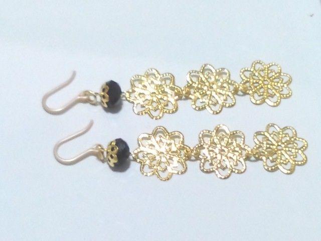ゴールドお花透かし3連スワロフスキー樹脂フック☆ < 女性アクセサリー/時計  ゴールドお花透かし3連スワロフスキー樹脂フック☆ < 女性アクセサリー/時計の