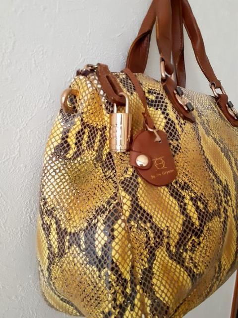JOY GRYSON ジョイグライソン◆可愛い♪イエロー パイソン柄 ボストンバッグ 南京錠 キー付き < 女性ファッション  JOY GRYSON ジョイグライソン◆可愛い♪イエロー パイソン柄 ボストンバッグ 南京錠 キー付き < 女性ファッションの