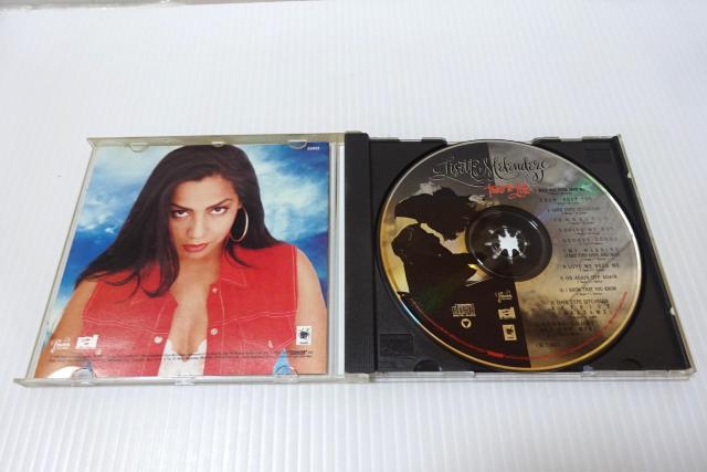 ZbgEfXTrue To Life(A)2270~  CD/DVD/rfI 