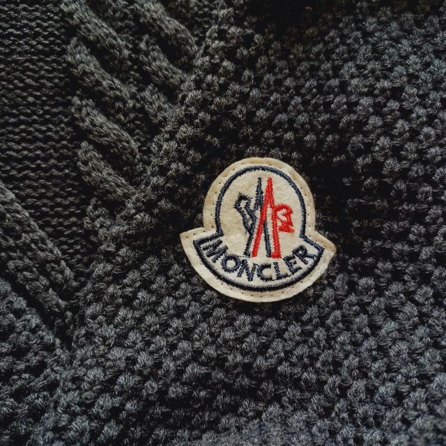 MONCLERモンクレール上品チャコールダークグレーお洒落可愛いケーブル鹿の子ダイヤ編み長袖タートルネック綿コットンニットセーター < ブランド MONCLERモンクレール上品チャコールダークグレーお洒落可愛いケーブル鹿の子ダイヤ編み長袖タートルネック綿コットンニットセーター < ブランドの