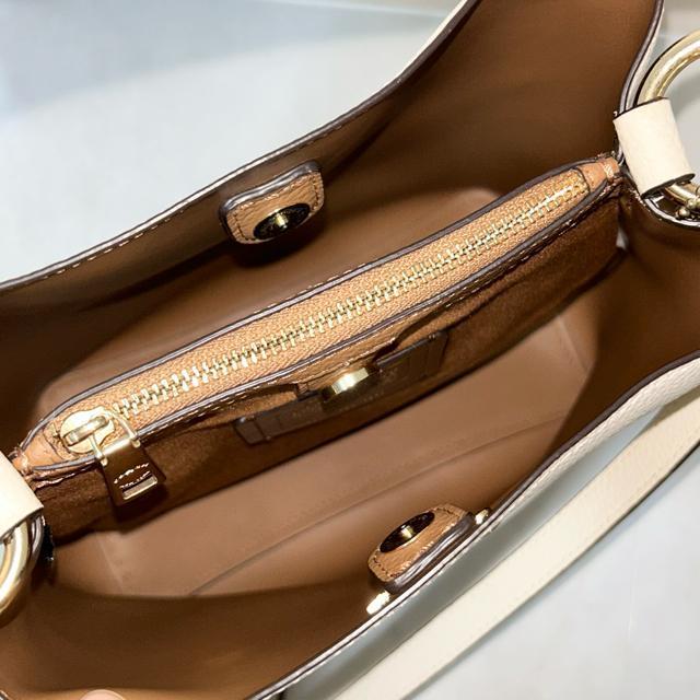 美品 Coach コーチ スモール タウンバケット バッグ 2way < ブランド 美品 Coach コーチ スモール タウンバケット バッグ 2way < ブランドの