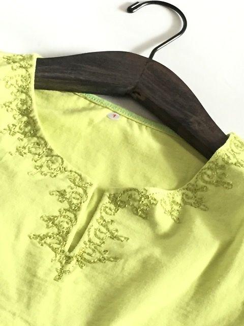 新品〈豪華刺繍〉エキゾティック半袖Tシャツ(グリーン)7号 < 女性ファッション  新品〈豪華刺繍〉エキゾティック半袖Tシャツ(グリーン)7号 < 女性ファッションの