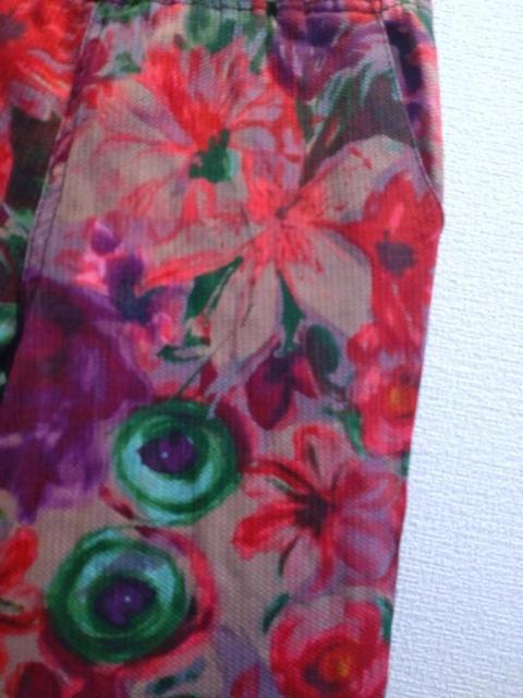 レトロ 赤 レッド 花柄 ストレッチ パンツ レギンス Mサイズ < 女性ファッション  レトロ 赤 レッド 花柄 ストレッチ パンツ レギンス Mサイズ < 女性ファッションの