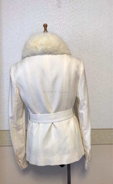 J&R フォックスファー付きウールジャケット白 未使用 < 女性ファッション J&R フォックスファー付きウールジャケット白 未使用 < 女性ファッションの