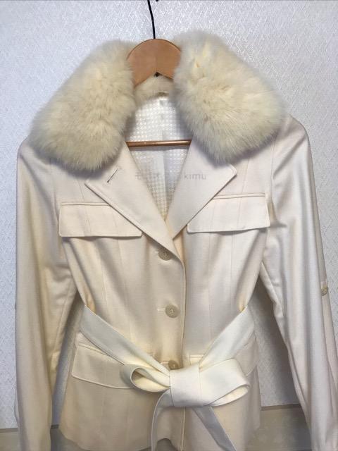 J&R フォックスファー付きウールジャケット白 未使用 < 女性ファッション J&R フォックスファー付きウールジャケット白 未使用 < 女性ファッションの