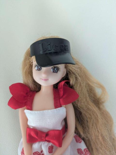 リカちゃん人形用 Liccaロゴ入り ブラック サンバイザー ドール小物 アクセサリー < おもちゃ リカちゃん人形用 Liccaロゴ入り ブラック サンバイザー ドール小物 アクセサリー < おもちゃの