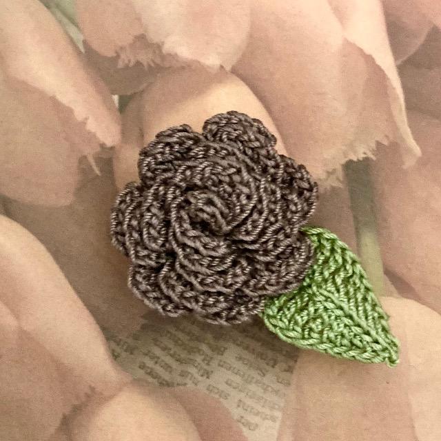 ハンドメイド♪レース編み 花びらいっぱいお花モチーフのブローチ < 女性ファッション  ハンドメイド♪レース編み 花びらいっぱいお花モチーフのブローチ  < 女性ファッションの