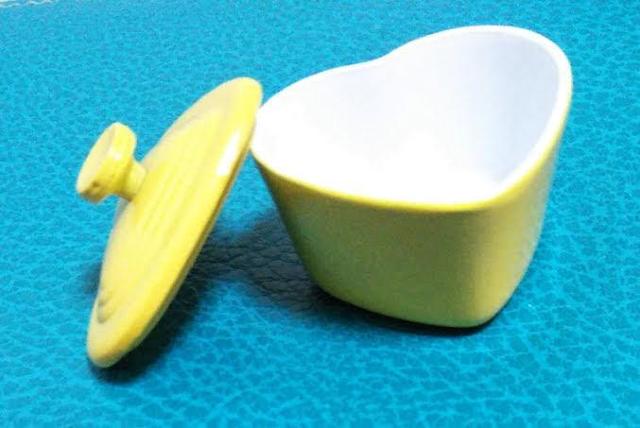 ミニチュア★ハート型★鍋★ル・クルーゼ風★蓋も開きます♪キッチンツール★調理器具★イエロー★色違い4色★金属製★ドールハウスに★ < おもちゃ  ミニチュア★ハート型★鍋★ル・クルーゼ風★蓋も開きます♪キッチンツール★調理器具★イエロー★色違い4色★金属製★ドールハウスに★ < おもちゃの