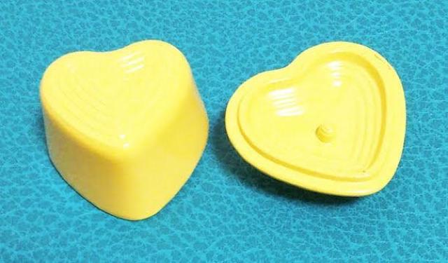 ミニチュア★ハート型★鍋★ル・クルーゼ風★蓋も開きます♪キッチンツール★調理器具★イエロー★色違い4色★金属製★ドールハウスに★ < おもちゃ  ミニチュア★ハート型★鍋★ル・クルーゼ風★蓋も開きます♪キッチンツール★調理器具★イエロー★色違い4色★金属製★ドールハウスに★ < おもちゃの