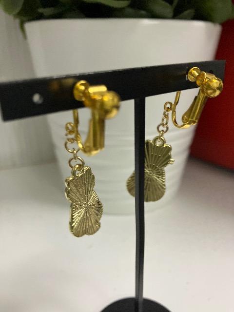 ハンドメイド ねこのチャームを使用したイヤリング < 女性ファッション  ハンドメイド ねこのチャームを使用したイヤリング < 女性ファッションの