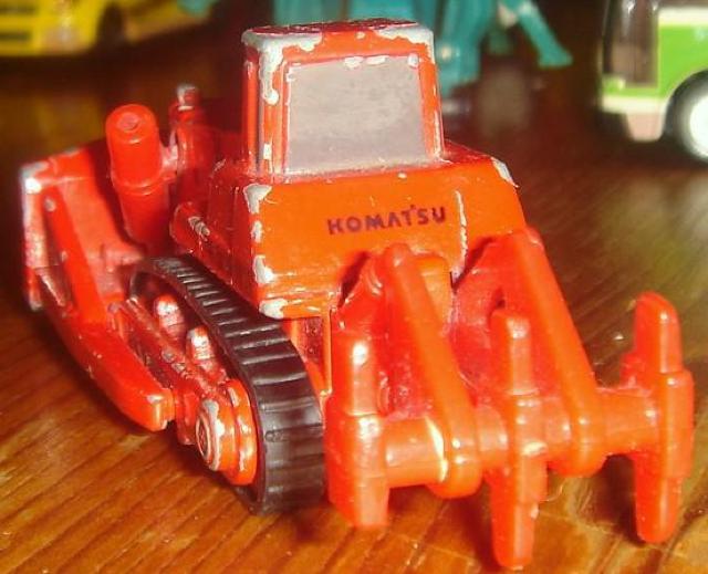 トミカ TOMICA No.114 コマツ ブルドーザ D375A-2 ミニカー < ホビー  トミカ TOMICA No.114 コマツ ブルドーザ D375A-2 ミニカー < ホビーの