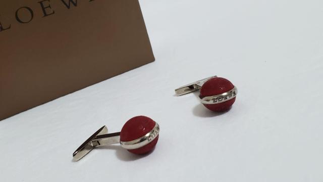 正規 ロエベ アマソナ アナグラム ロゴリング レザーラウンドカフス 赤 サークルボールカフリンクス クラシック ボタン 付属有 < ブランド  正規 ロエベ アマソナ アナグラム ロゴリング レザーラウンドカフス 赤 サークルボールカフリンクス クラシック ボタン 付属有 < ブランドの
