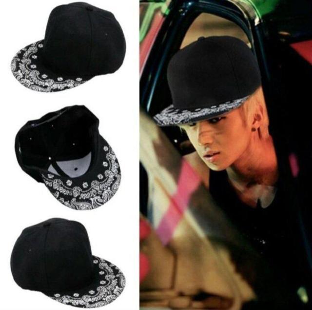 ユニセックス つばペイズリー柄 スナップバックキャップ ブラック系 < 男性ファッション  ユニセックス つばペイズリー柄 スナップバックキャップ ブラック系  < 男性ファッションの