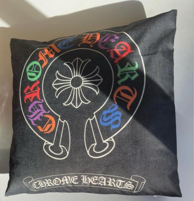 新品未使用クロムハーツ 柄ホースシューとプラスロゴクッションカバー45*45cm < インテリア/ライフ 新品未使用クロムハーツ 柄ホースシューとプラスロゴクッションカバー45*45cm < インテリア/ライフの