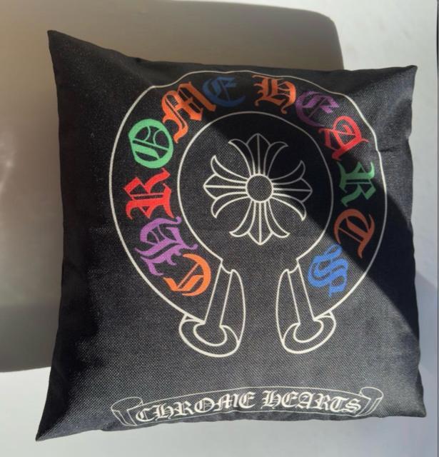 新品未使用クロムハーツ 柄ホースシューとプラスロゴクッションカバー45*45cm < インテリア/ライフ 新品未使用クロムハーツ 柄ホースシューとプラスロゴクッションカバー45*45cm < インテリア/ライフの