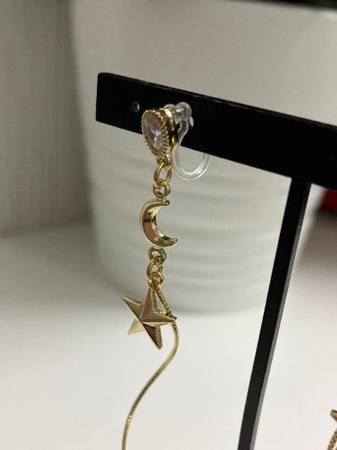 ハンドメイド 月のつなぎチャームと星のチャームを使用した樹脂のノンホールピアス  < 女性ファッション  ハンドメイド 月のつなぎチャームと星のチャームを使用した樹脂のノンホールピアス  < 女性ファッションの