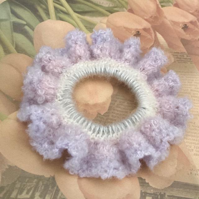 ハンドメイド かぎ針編み 毛糸のふわもこ編みシュシュ < 女性ファッション  ハンドメイド かぎ針編み 毛糸のふわもこ編みシュシュ  < 女性ファッションの