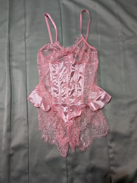 W1092 最高級品 ピンクのセクシーなレースフリルのボディースーツ L < 女性ファッション W1092 最高級品 ピンクのセクシーなレースフリルのボディースーツ L < 女性ファッションの